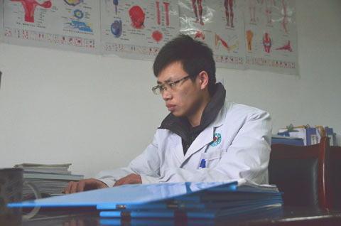 “治愈系”的候醫(yī)生：常常去幫助 總是去安慰